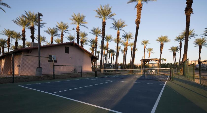 Palm Springs Camping Resort Cabin 3 photo
