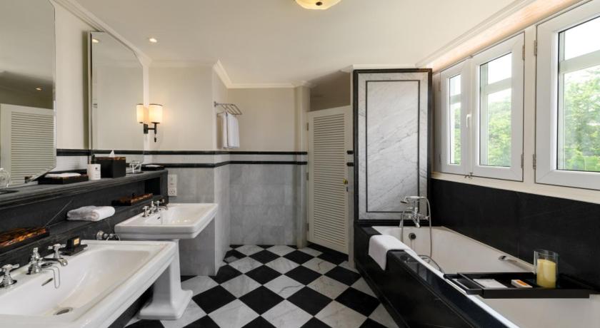 Image of Superior Suite King - Heritage Wing 2