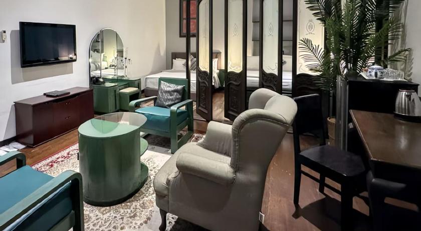 Image of Art Decor Suite 1