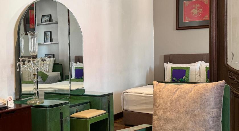 Image of Art Decor Suite 7
