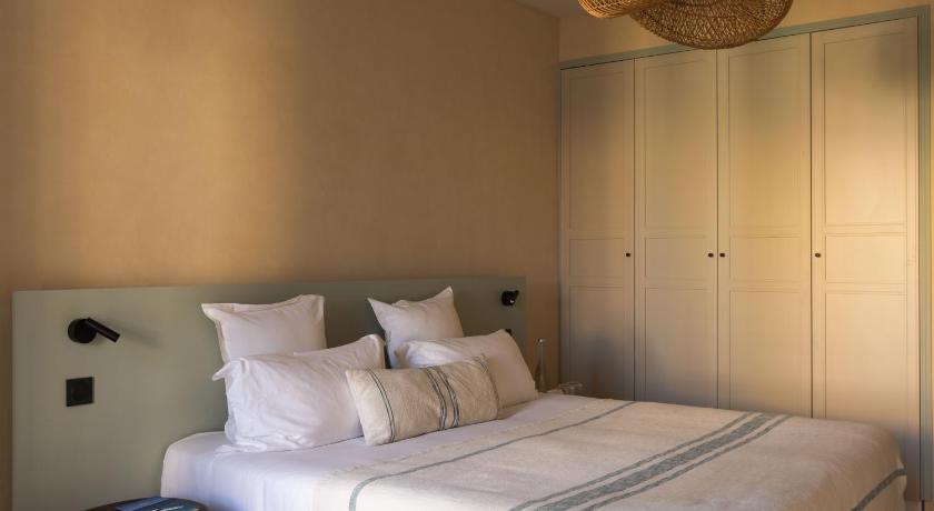 Image of Three-Bedroom Townhouse 7