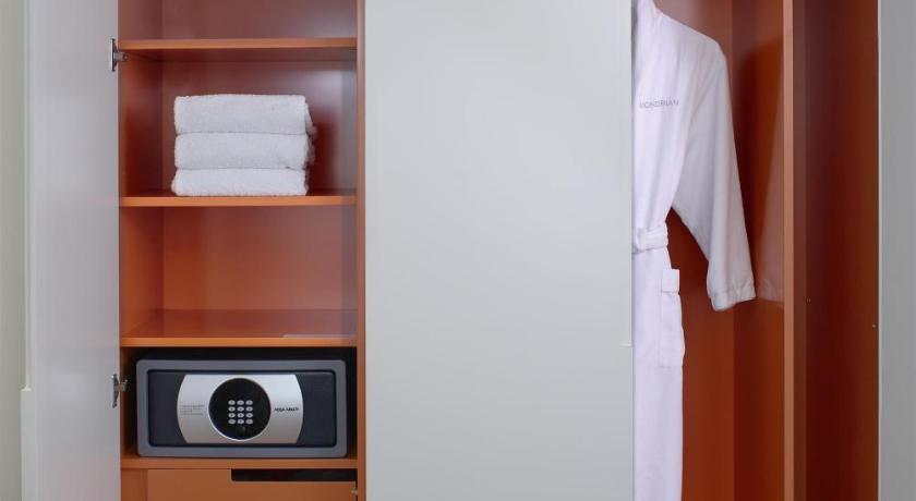 Image of King Deluxe Studio Suite 8