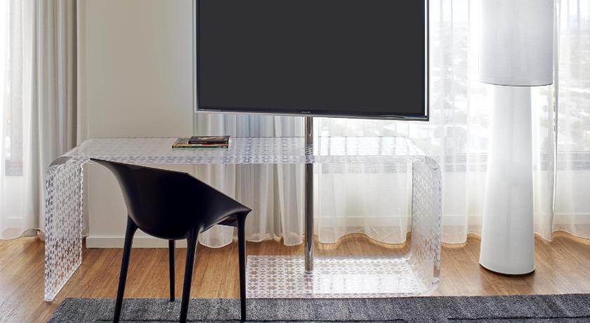 Image of King Deluxe Studio Suite 7