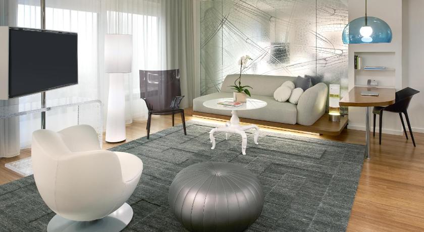 Image of King Deluxe Studio Suite 1