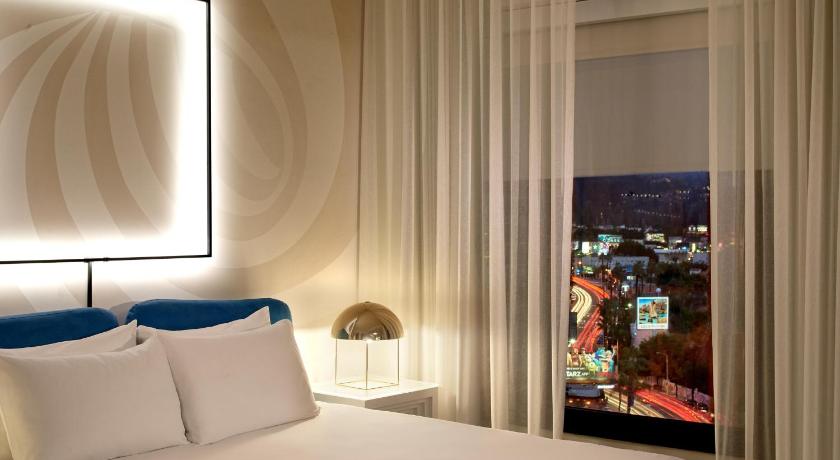 Image of King Deluxe Studio Suite 5