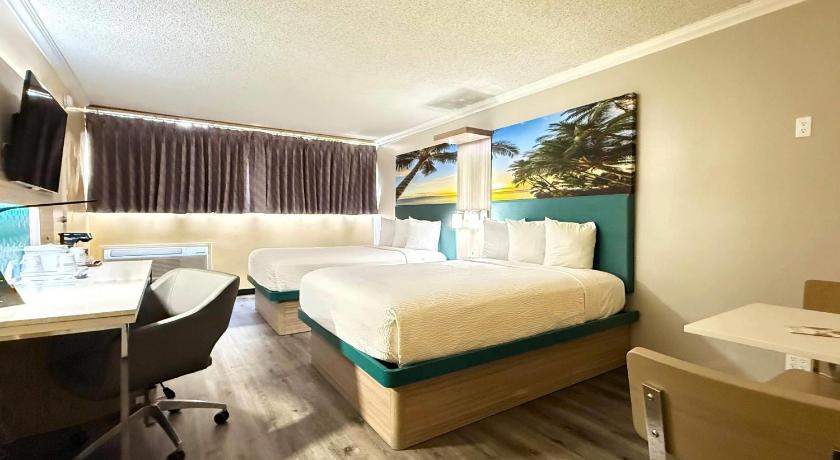 Image of Queen Room with Two Queen Beds - Mobility Access/Non-Smoking 3