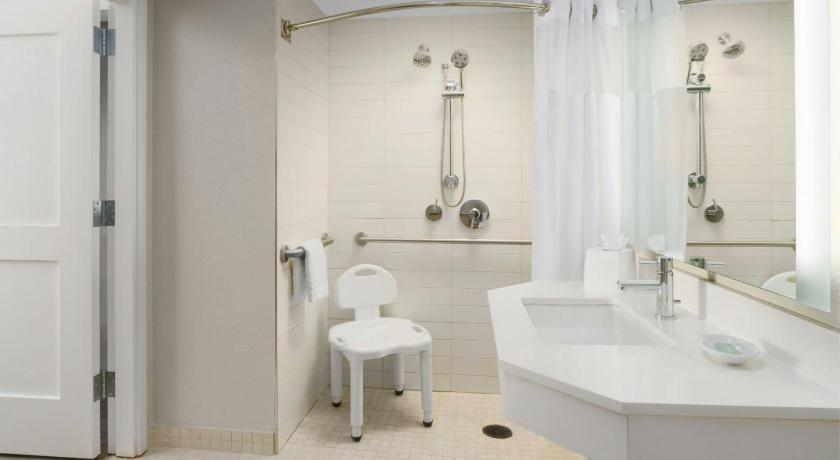 Image of 1 Bedroom 2 room Suite, 2 Queen, Sofa bed 11