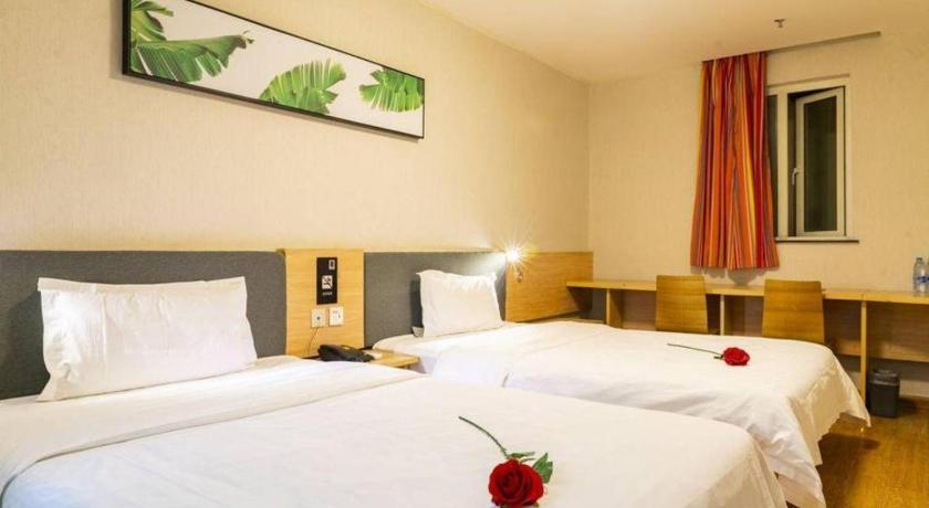7 Days Inn Urumqi Guangming Road Beimen Metro Station – Ürümqi, WY