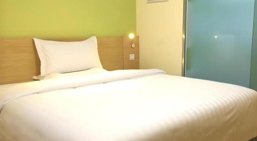 7 Days Inn Urumqi Guangming Road Beimen Metro Station – Ürümqi, WY
