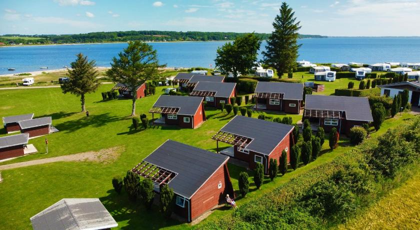 Image of Cottage (4 Adults + 2 Children) 2