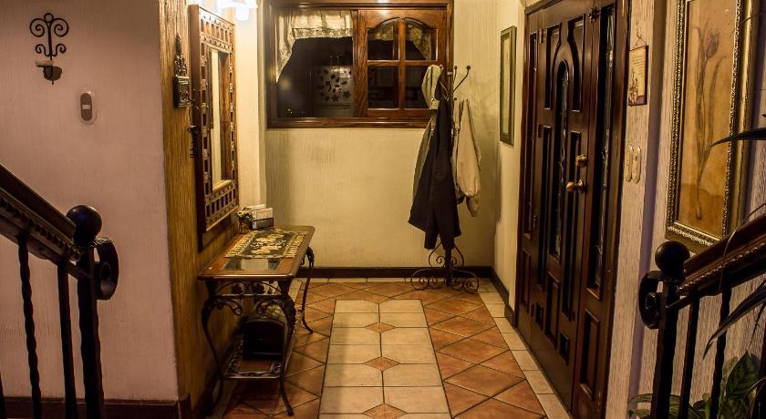 Mi casa, tu casa photo