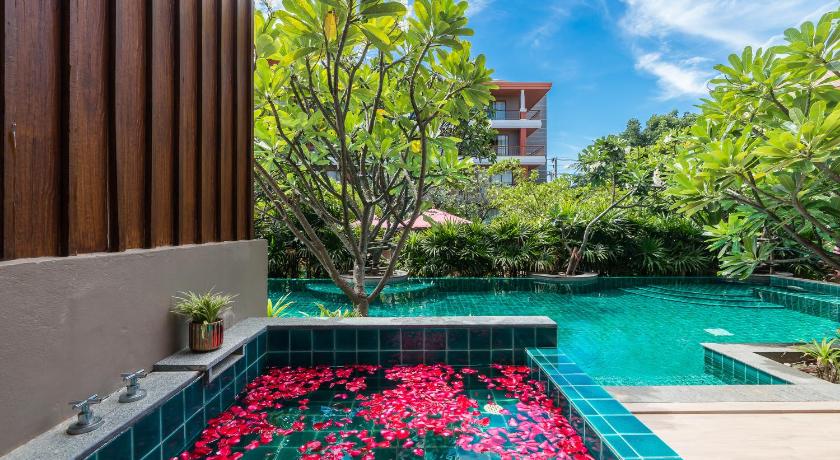 Image of Jacuzzi Pool Access 12