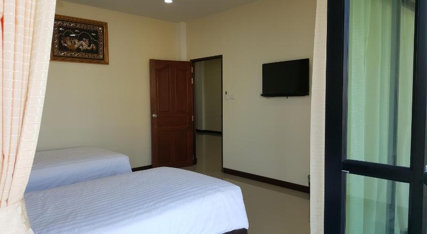 Image of Deluxe Family Suite 10