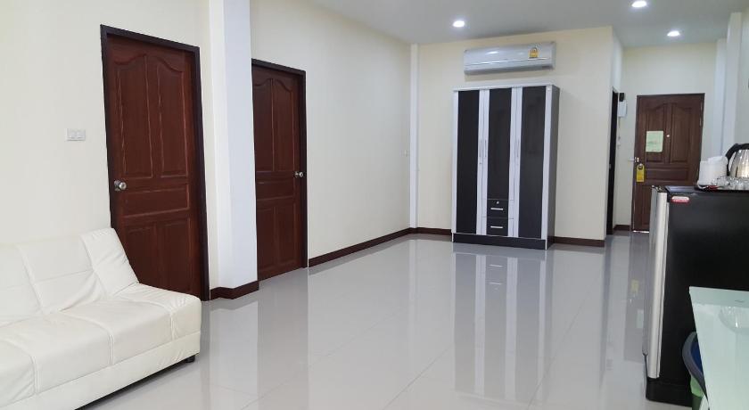 Image of Deluxe Family Suite 11