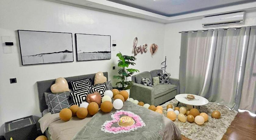 Image of Studio with Lake View 0