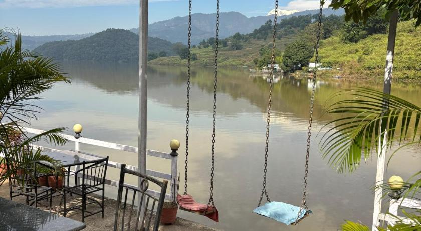 Riverside guest house in Namarjung — photo 3
