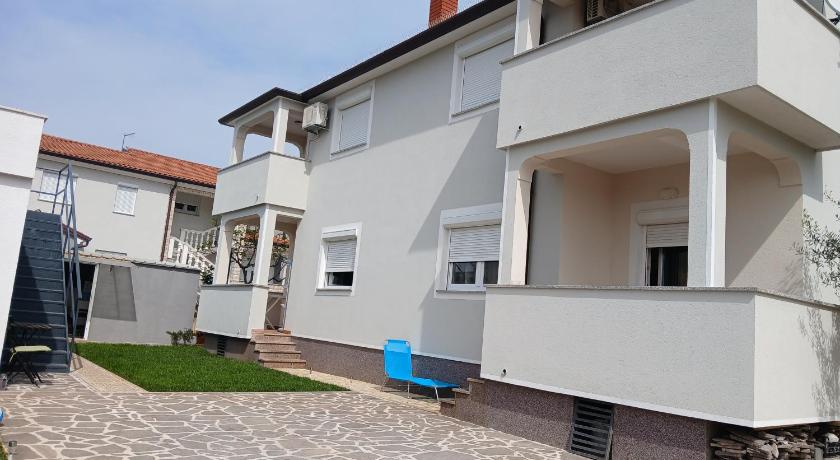 Lara Apartments