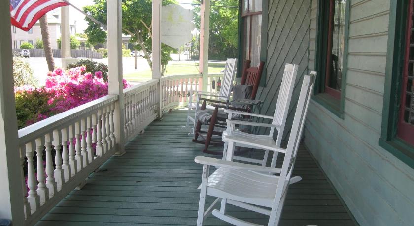 Pensacola Victorian Bed & Breakfast photo