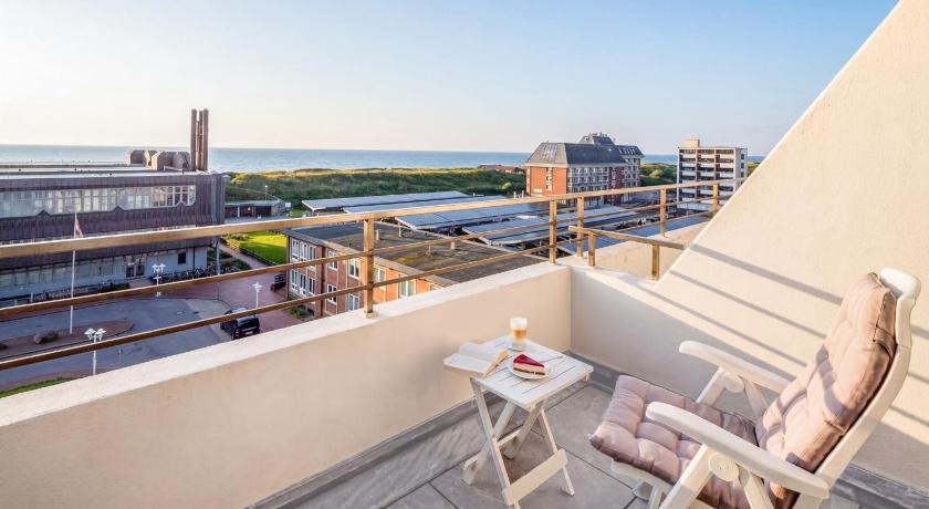 Image of Large Single Room with Balcony and Sea View 1