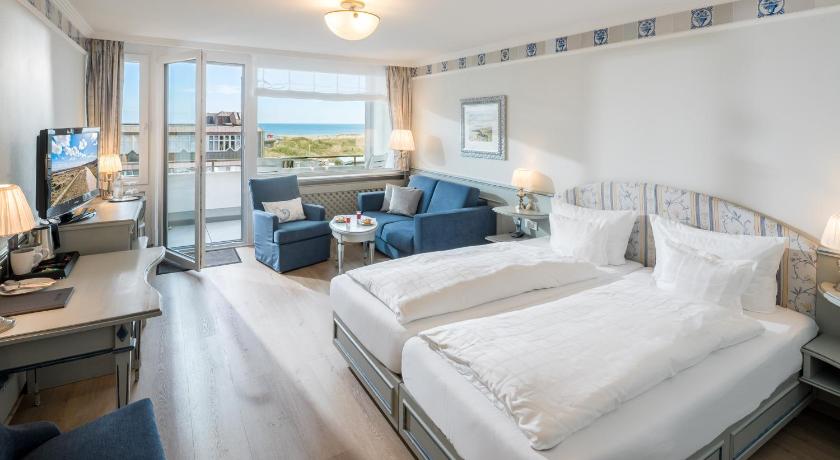 Image of Double Room with Balcony and Sea View 0