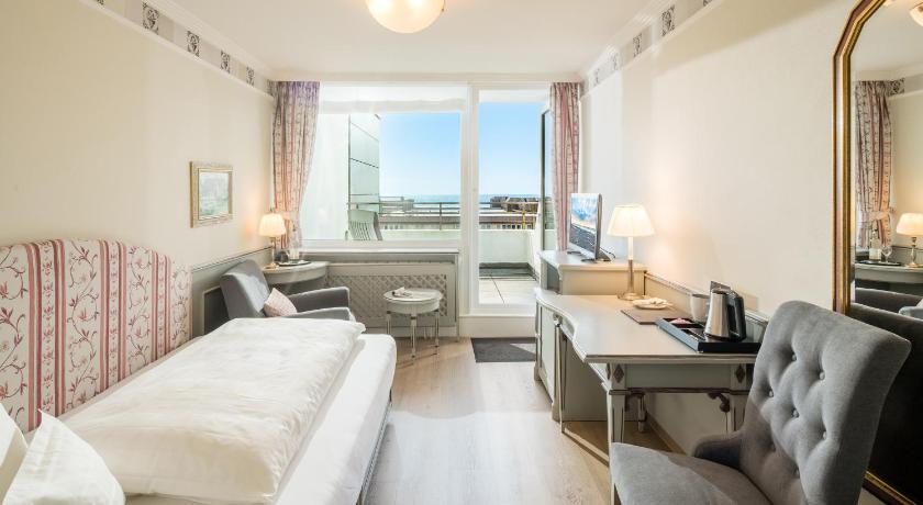 Image of Large Single Room with Balcony and Sea View 0