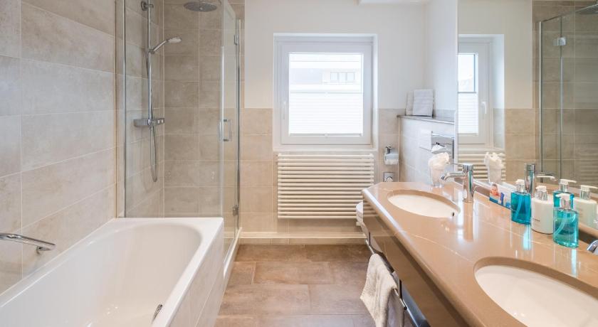Image of Superior Double Room with Balcony 2