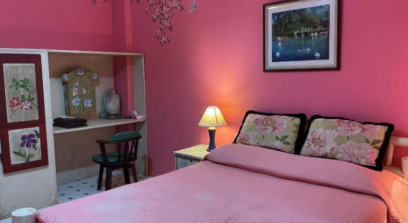 Image of Deluxe Queen Room 0