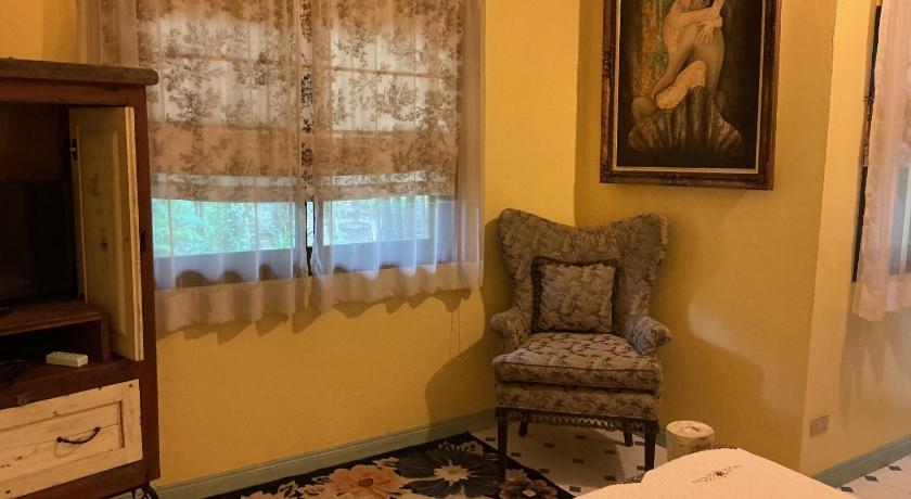 Image of Deluxe Queen Room 2