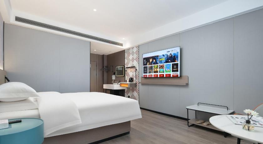 張家界 铂曼时尚酒店Boman Fashion Hotel 300 Meters From National Forest Park East Gate ゲストハウス スイート