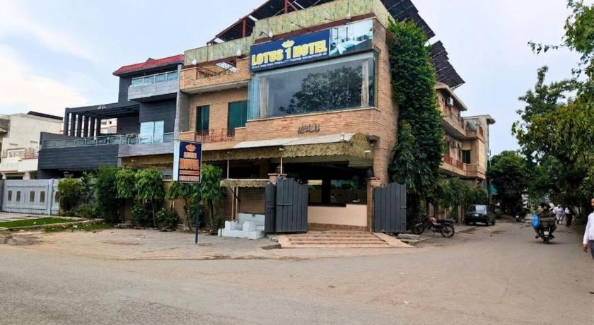 Lotus 1 Hotel - image 7