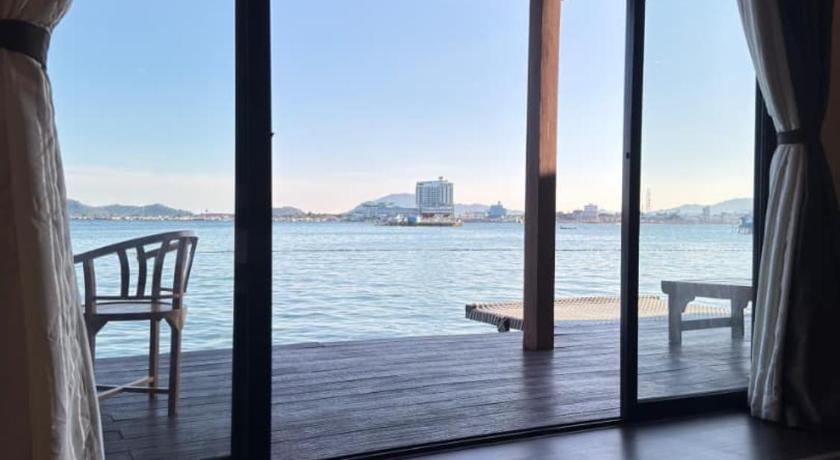 Image of Water Villa City Sea View - King/Twin Bed 0