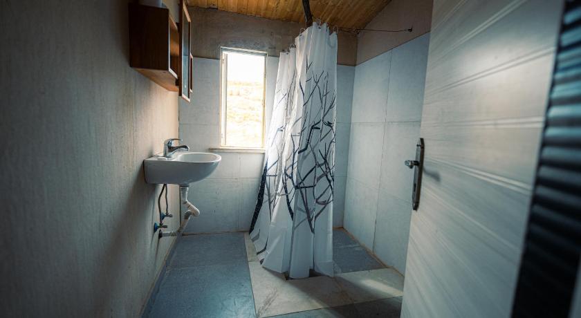 Image of Deluxe Double Room with Side Sea View 4