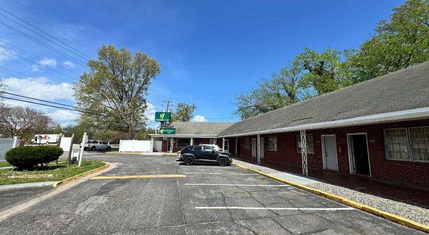 Economy 7 Inn Near Hampton University VA