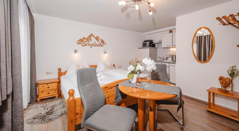 Image of Studio with Balcony and Lake View - 72 ft² 5