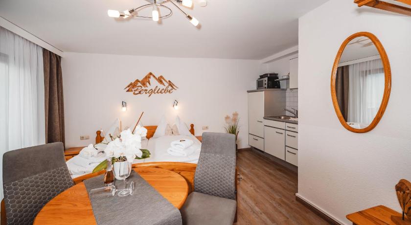 Image of Studio with Balcony and Lake View - 72 ft² 3