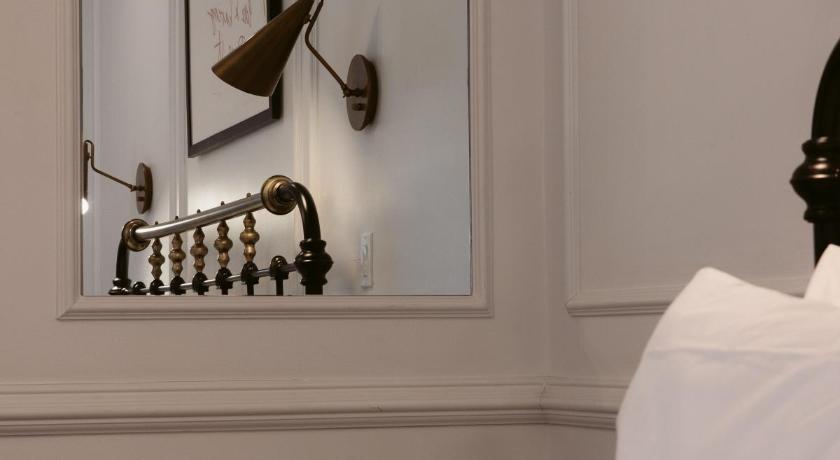 Image of Deluxe Two Queen Beds 12