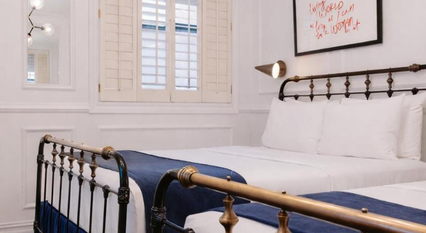 Image of Deluxe Two Queen Beds 8