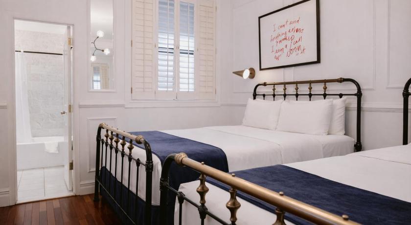 Image of Deluxe Two Queen Beds 11