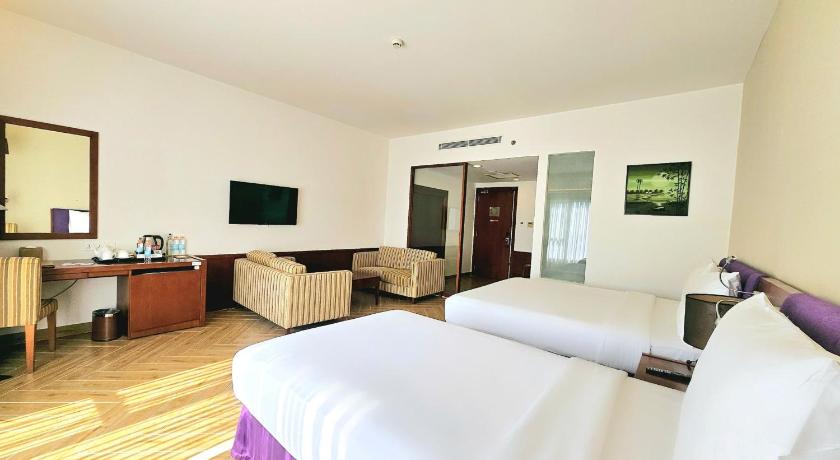 Image of Triple Room with City View 3