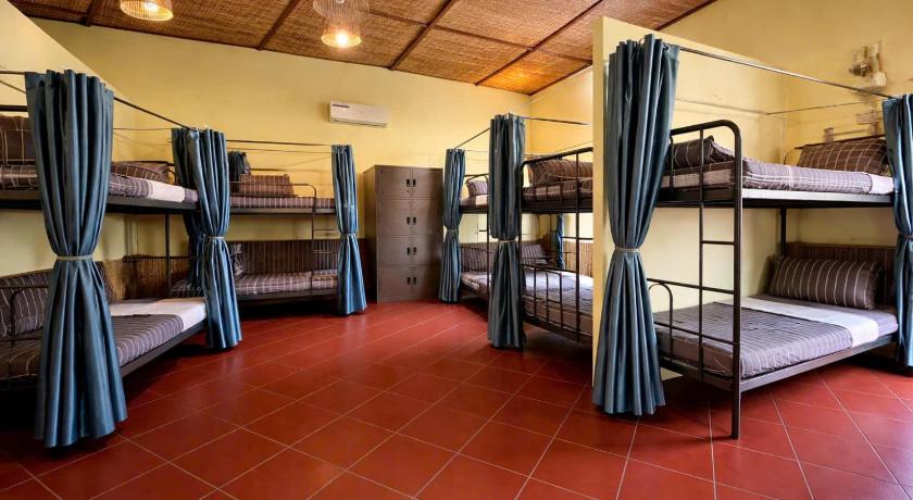 Giường Tầng Trong Phòng Ngủ Tập Thể Cho Nam Và Nữ (Bunk Bed in Mixed Dormitory Room)tooltipGiường Tầng Trong Phòng Ngủ Tập Thể Cho Nam Và Nữ (Bunk Bed in Mixed Dormitory Room)