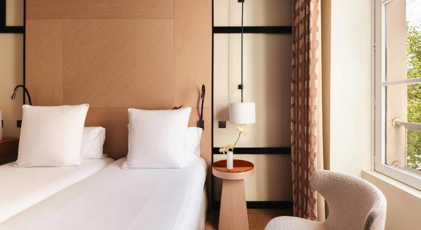 Image of Executive Room 13