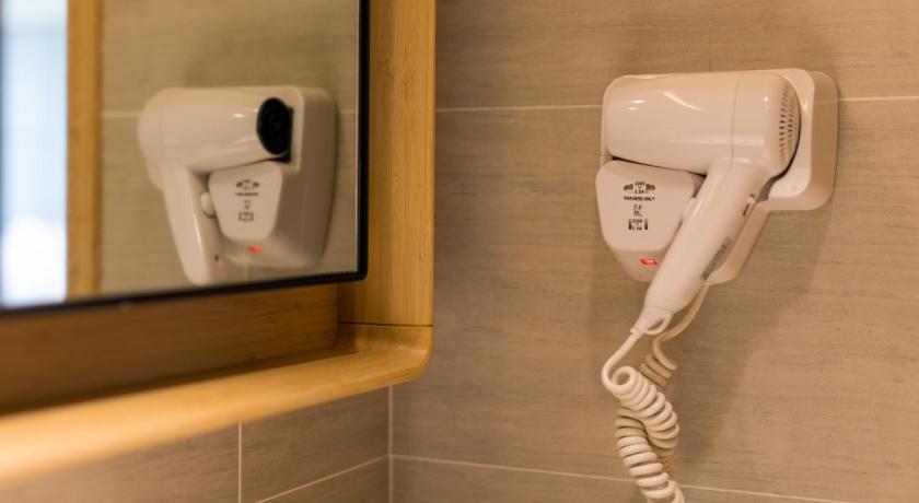 Image of Deluxe Twin Room 8
