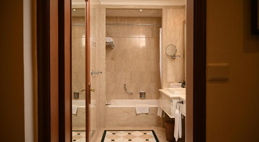 Image of Heritage Room - King Bed 7