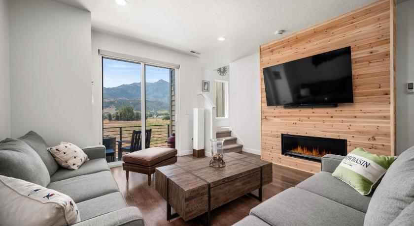 Snowbasin Chalet R5061 Ski EscapeFirepit Hot Tub