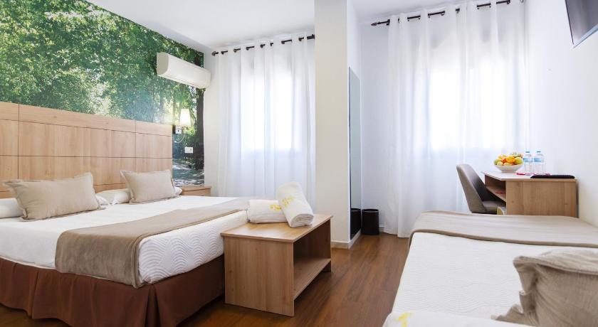 Szoba kétszemélyes ággyal és pótággyal (3 felnőtt részére) (Double Room with Extra Bed (3 Adults)) fotója 0