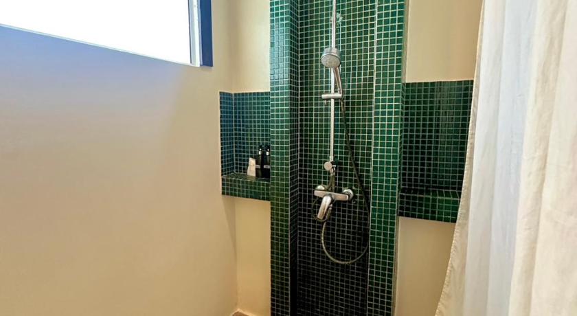 Image of Deluxe Double or Twin Room with Garden View 5