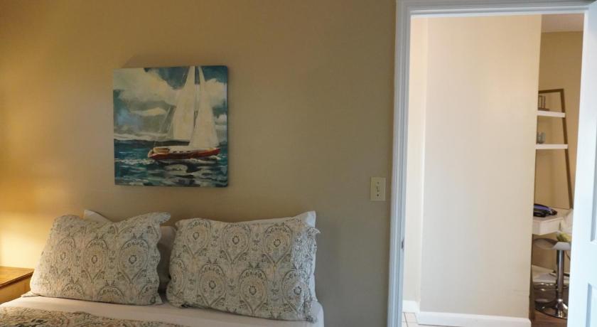 Image of Apartment 18