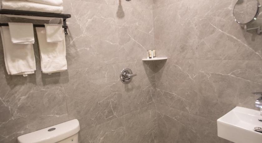 Image of Compact Room 12