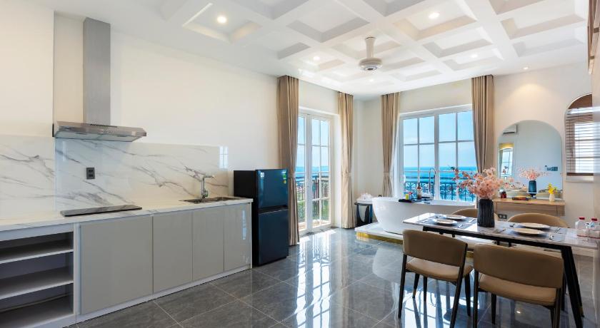 Suite Deluxe Nhìn Ra Biển (Deluxe Suite with Sea View)