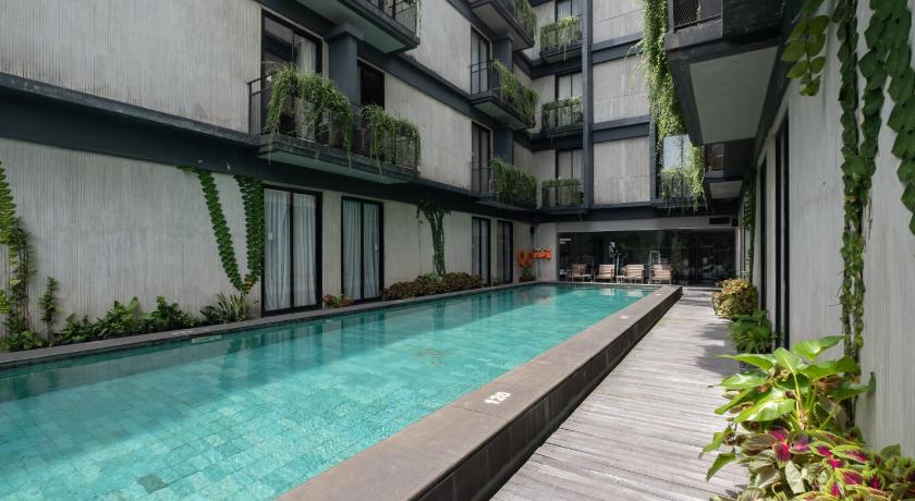 Image of Standard Room Pool Access 3